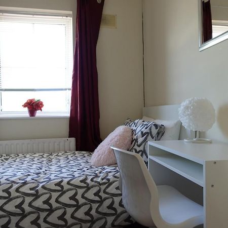 Females Only - Private Bedrooms In Dublin 卢坎 外观 照片